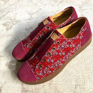 Spenco Floral Red Sneakers